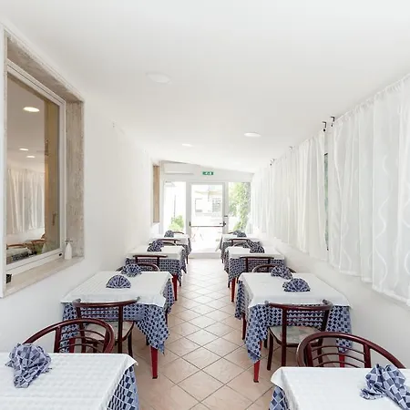 Hotell Chiar Di Luna 2*