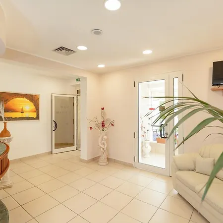 Hotell Chiar Di Luna 2*