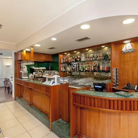 Hotell Chiar Di Luna