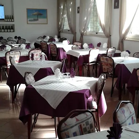 Chiar Di Luna Hotell 2*