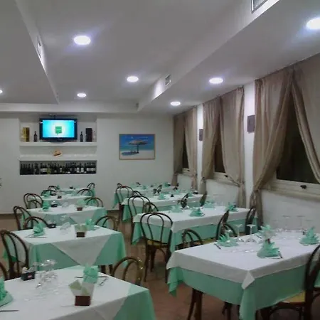 Hotell Chiar Di Luna